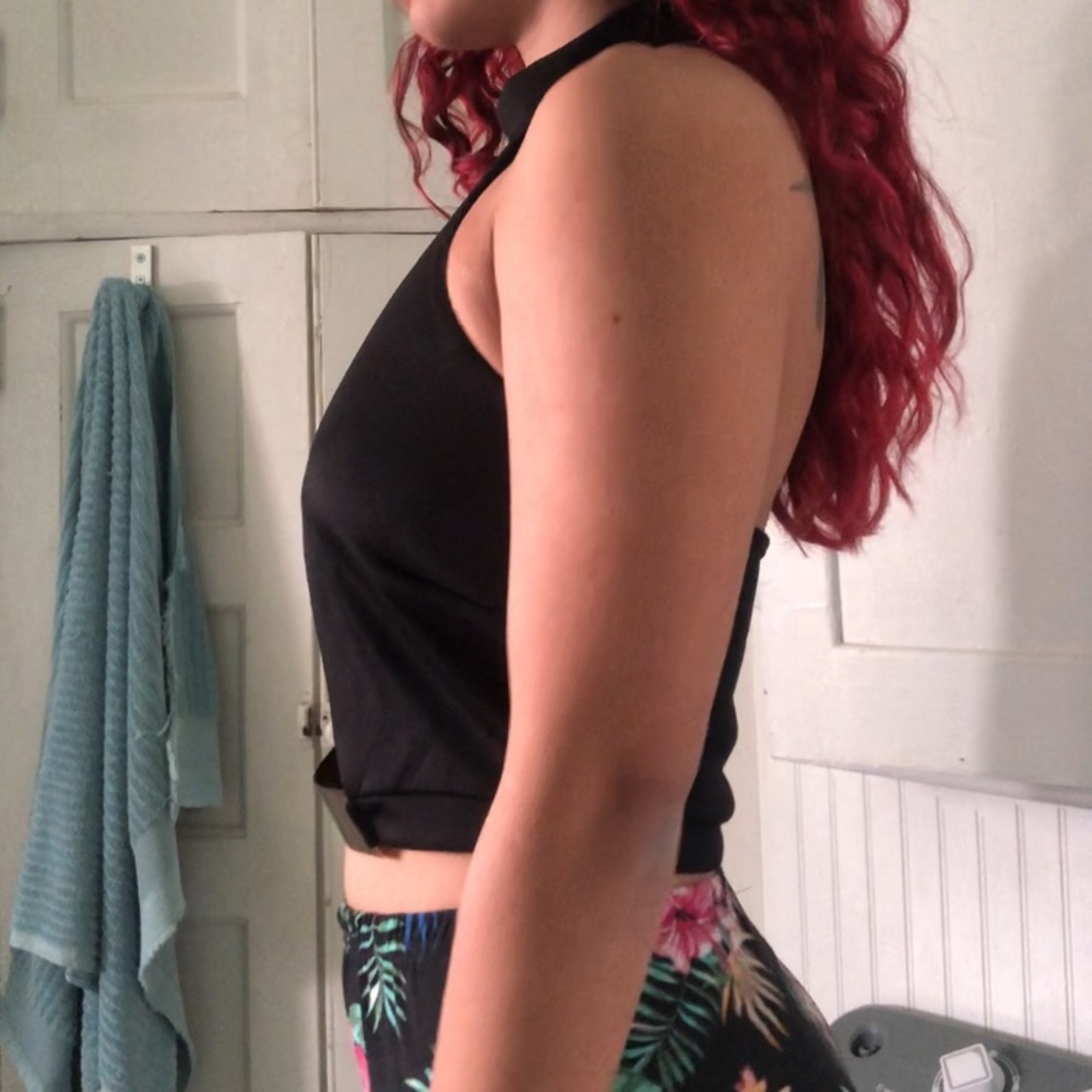 Backless crop top - Picture 2 of 6